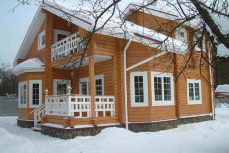 Строительство дома из зимнего леса